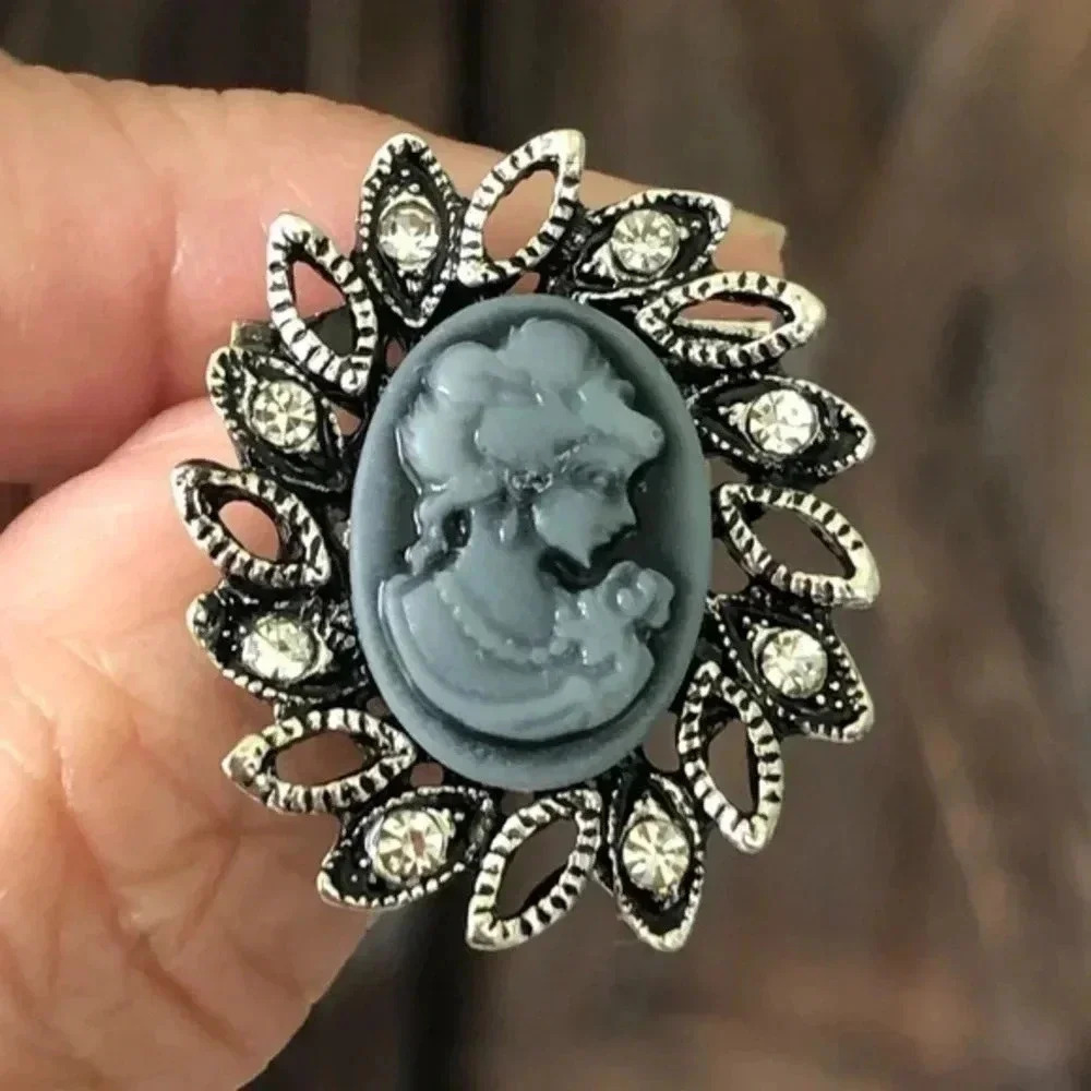 Victorian Cameo Lady Portrait Pin Brooch Antique Style M NWT